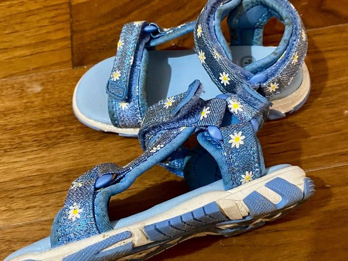 Girl summer sandals (UK 8/EU 25)