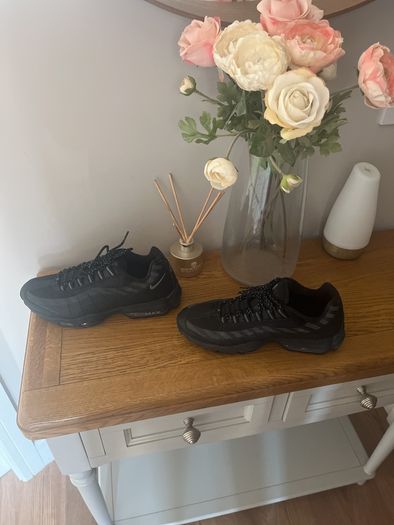 Nike air max 95s "black" size 8 men's