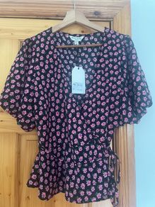 Wrap top floral pink and black