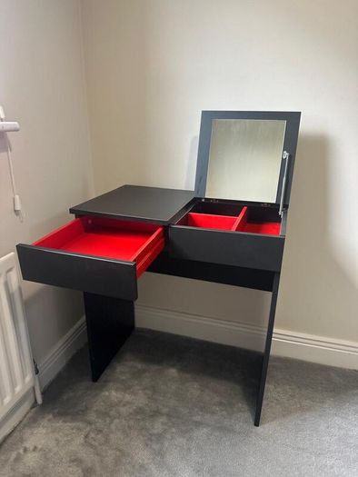 Dressing / Vanity Table with mirror