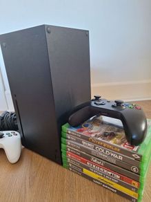 Xbox Series X Bundle - 8 Games + 3 Controllers