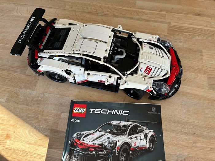 Lego Technic Porsche 911 RSR 42096