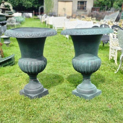 Urn Large Cast Iron CH R S022A