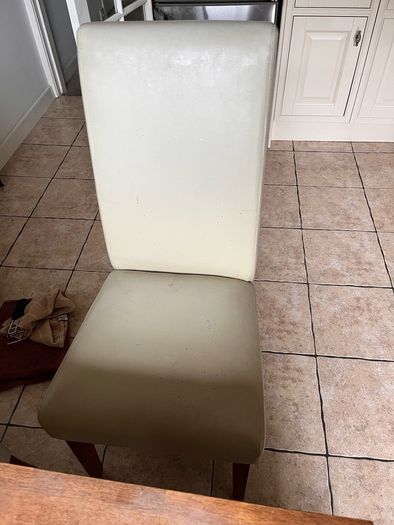 Dining table and 6 Chairs