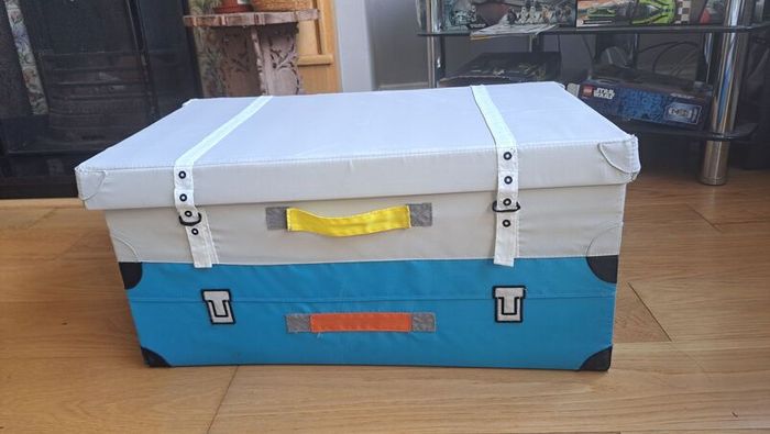 Toy storage box