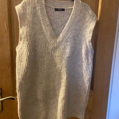 Warm sleeveless jumper size large
