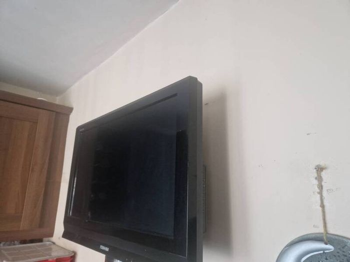 toshiba  tv perfect for a fire stick or box