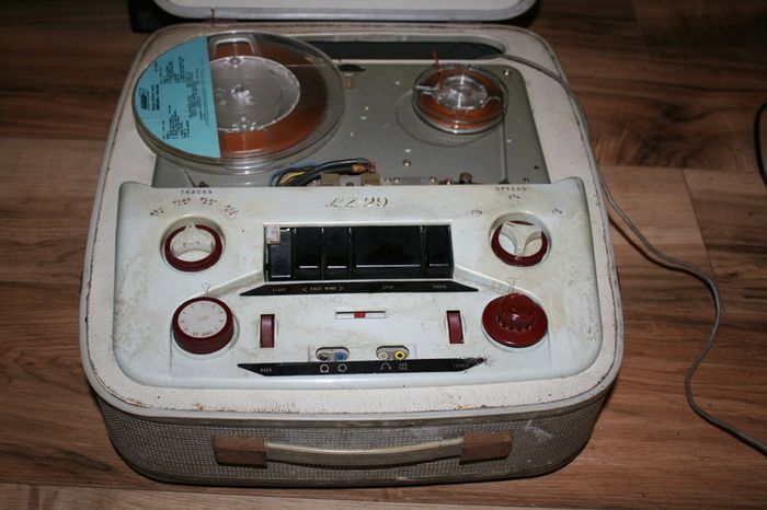 Elizabethan LZ-29 reel to reel tape recorder - in working order