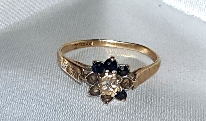 Vintage 9ct Gold Sapphire & Diamond Ring 1.50g (Scrap or Repair)