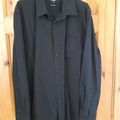 mans black shirt size medium