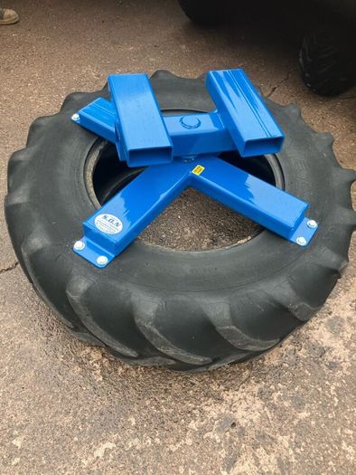 Silage wheel pushers