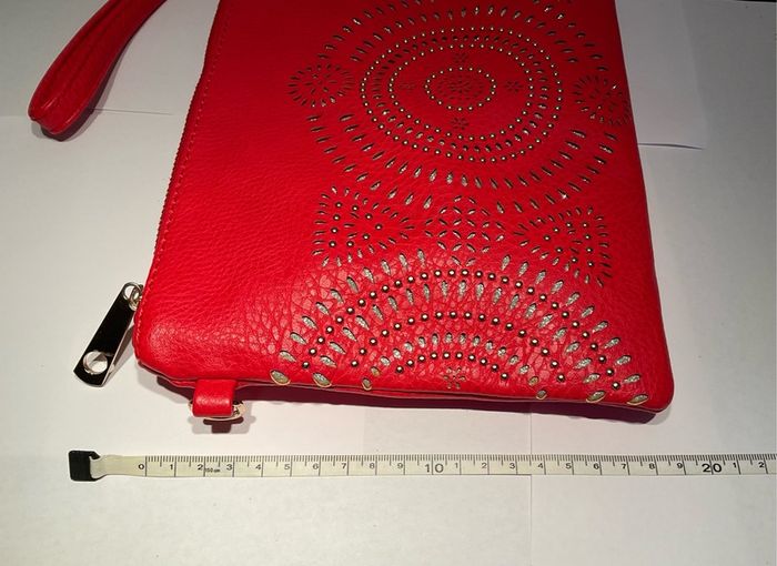 R Stunning Vibrant Red 3-in-1 Clutch Wristlet & Crossbody Bag