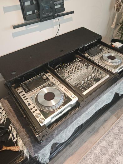 Pioneer CDJ-2000 Nexus Limited + DJM-900 Nexus Limited + Gorilla Flight Case