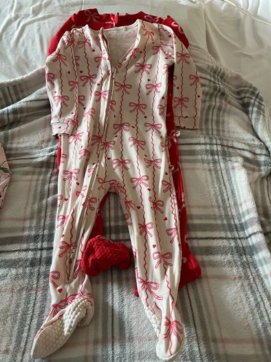 Girls new sleeping suits 9/12 mths