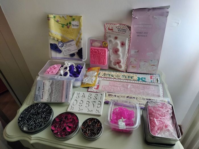 Cake cutters and moulds