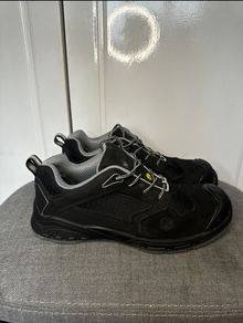 Toe guard work boots