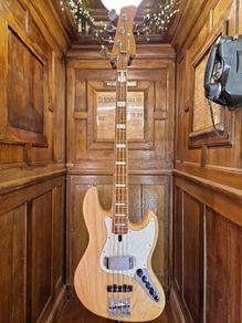 Marcus Miller V8 2024