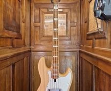 Marcus Miller V8 2024