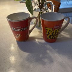 Vintage Nestle Munchies and Toffee Crisp Mugs ( 2 )