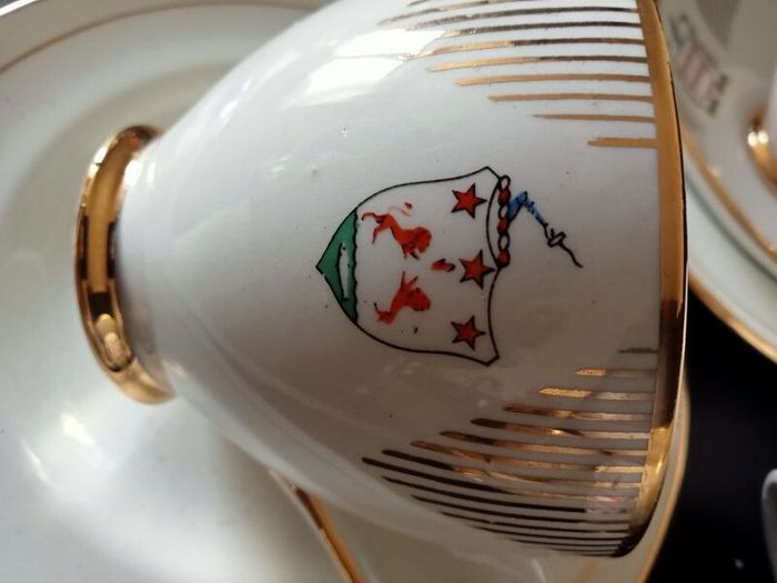 Collectible Arklow Pottery  Barry Family Crest Tea set