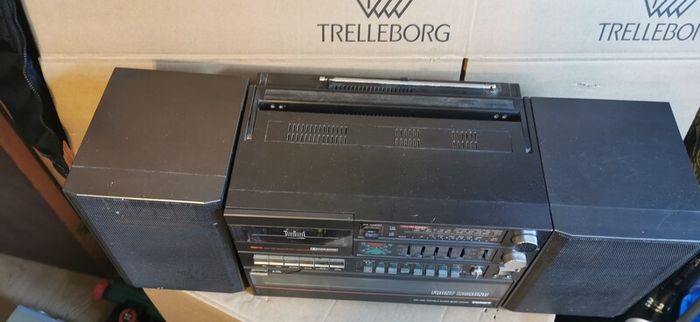 Vintage Portable Boombox Radios - Collection