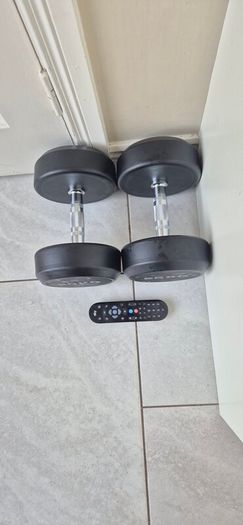 brand new 2x20kilo dumbbell weight set