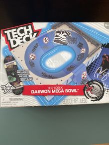 Tech Deck Daewon Mega Bowl with 2 free fingerboards