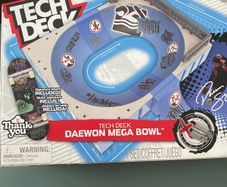 Tech Deck Daewon Mega Bowl with 2 free fingerboards