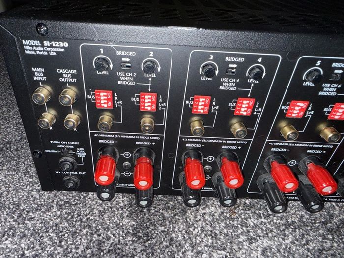 Niles multi zone amplifier