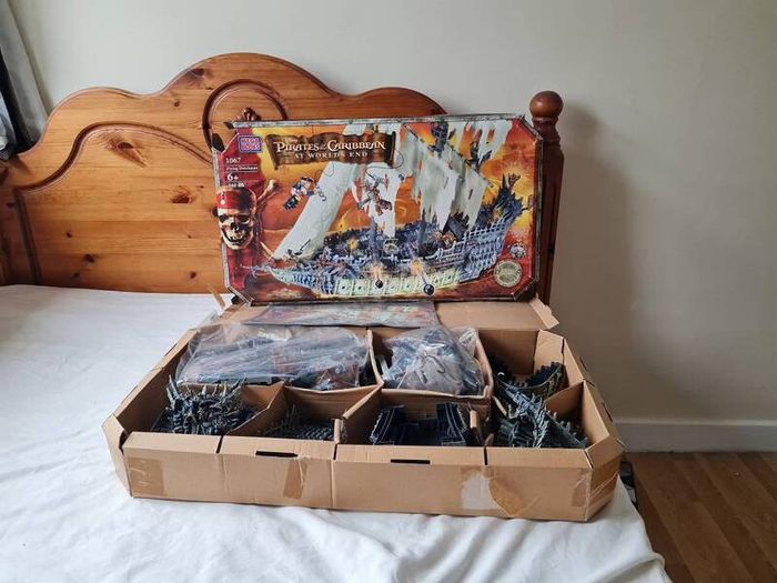 Vintage 2006 mega blocks pirates of the Caribbean At world end 1067 Flying Dutchman Brand new sealed