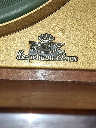 Large Antique Valve Radio and Record Player with Magic Eye, Beautiful Furniture, Collection Only. I got channels on the radio