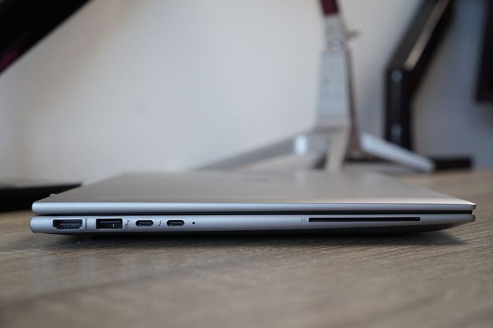 HP ZBook Firefly 14 G11 | Ryzen 7 Pro 8840HS | 16GB | 512gb