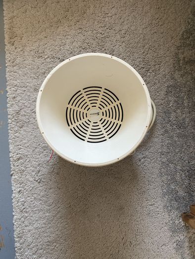 Splash waterproof wide range music horn