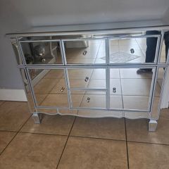mirrored unit