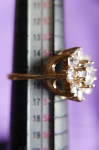 Vintage 9ct Yellow Gold 375 Cubic Zirconia Cluster Ring 5.0g