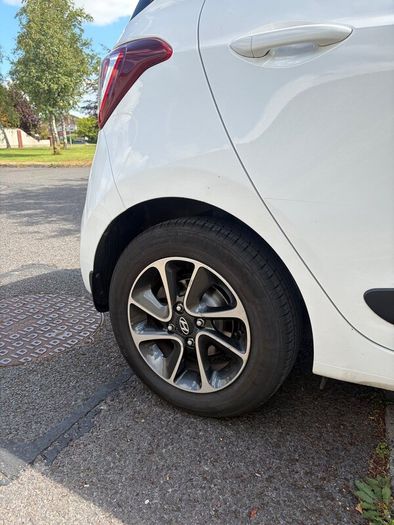White Hyundai i10 - low owners - freshly serviced