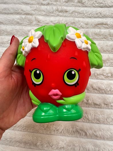 Shopkins Strawberry Kiss Colour Changing approx. 12 cm. Used Please see photos