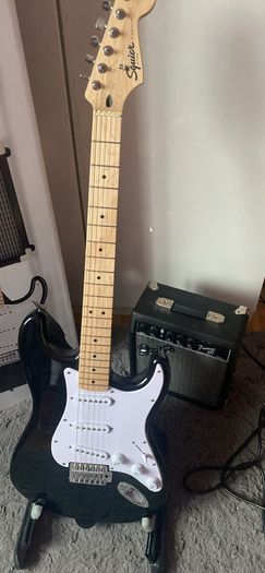 Squier by Fender Sonic Stratocaster Beginner Electric Guitar Pack, Black
