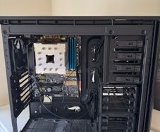 Intel i7-4770K | Asus Z87-Deluxe | Corsair DDR3 16GB (4 x 4GB PC3-12800) | Corsair Obsidian 500D case
