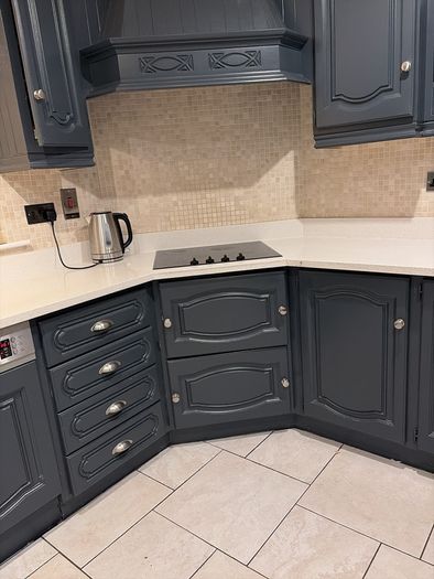 Kitchen with Quartz worktop and Appliances