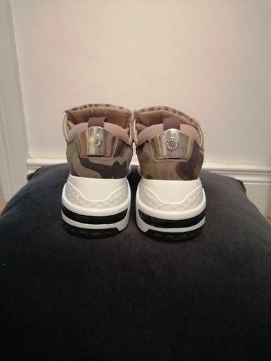 Steve Madden runners