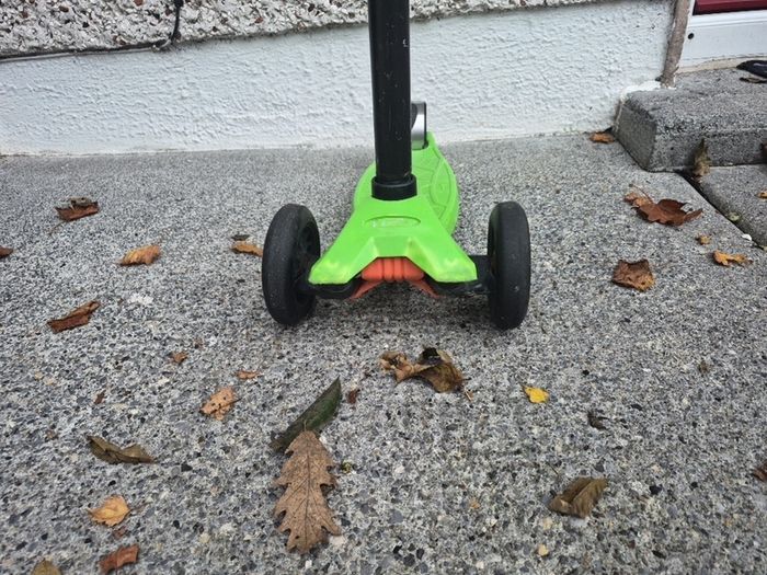 Micro Maxi 3 wheeled kids scooter