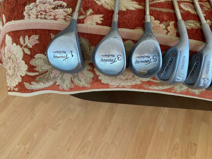 Set of left handed golf clubs