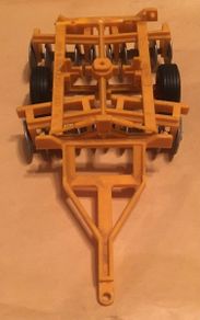 Britains 1/32 9552 Folding Disc Harrow