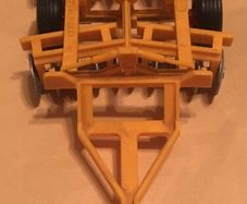 Britains 1/32 9552 Folding Disc Harrow