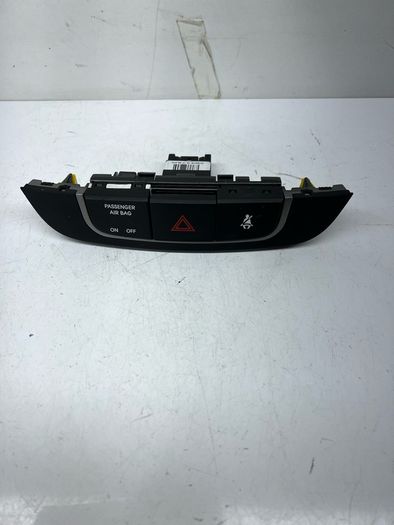 Hyundai IX35 2015 Hazard Light Switch Panel 84740-2S350TJN A2l6b5s