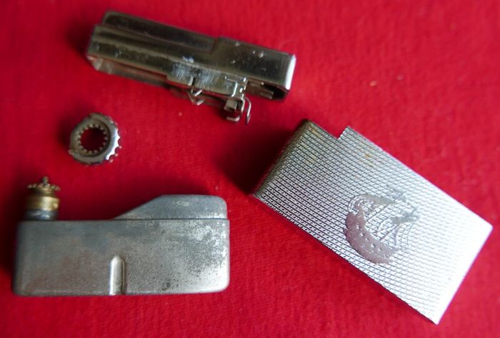 Vintage SILVER MATCH Pocket Gas Lighter