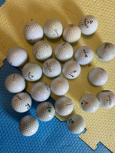 23 Mixed brand golf balls