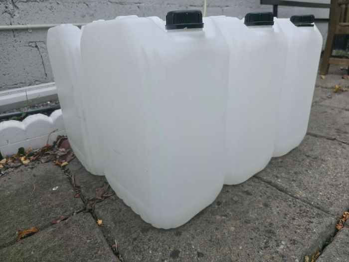 7x Water Storage Containers