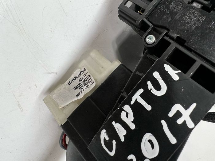 Renault Captur 2017 Wiper Indicator Combination Switch Wiper Stalk 255675887r a2l5b7s